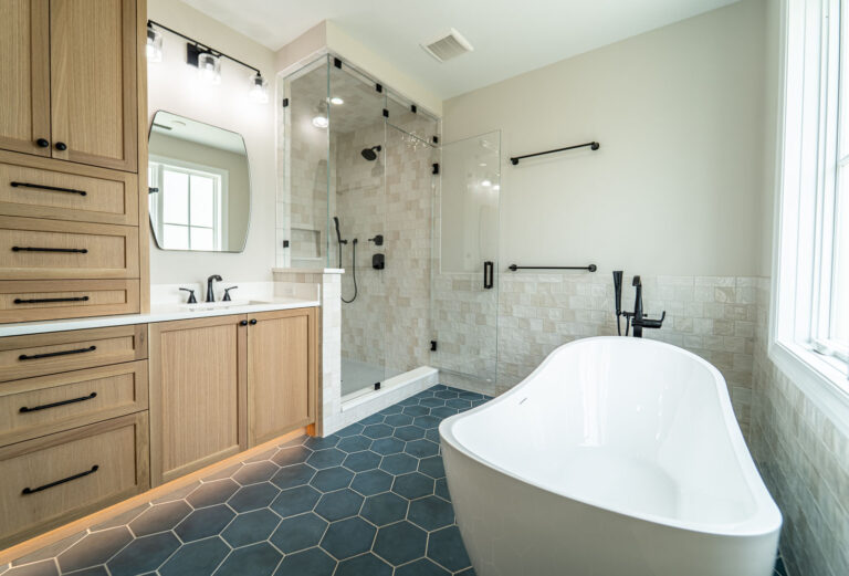 2380 S De cook bathroom and tub